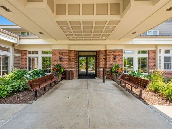605 BARRINGTON Avenue , Unit 222, East Dundee, IL 60118