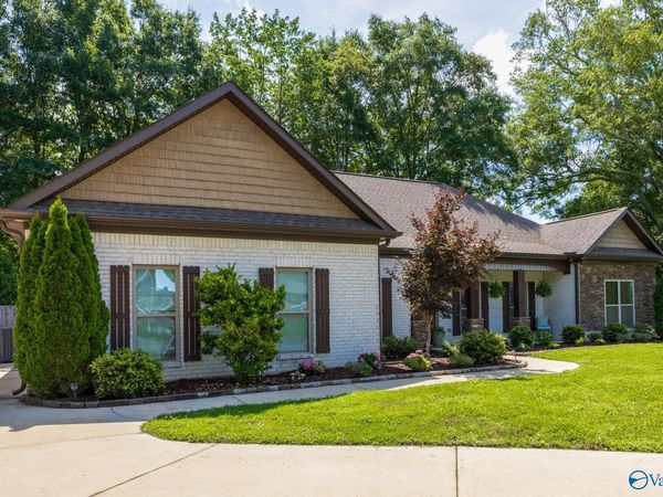 136 Chambray Drive, Owens Cross Roads, AL 35763