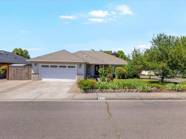 3511 Blue Blossom Drive, Medford, OR 97504