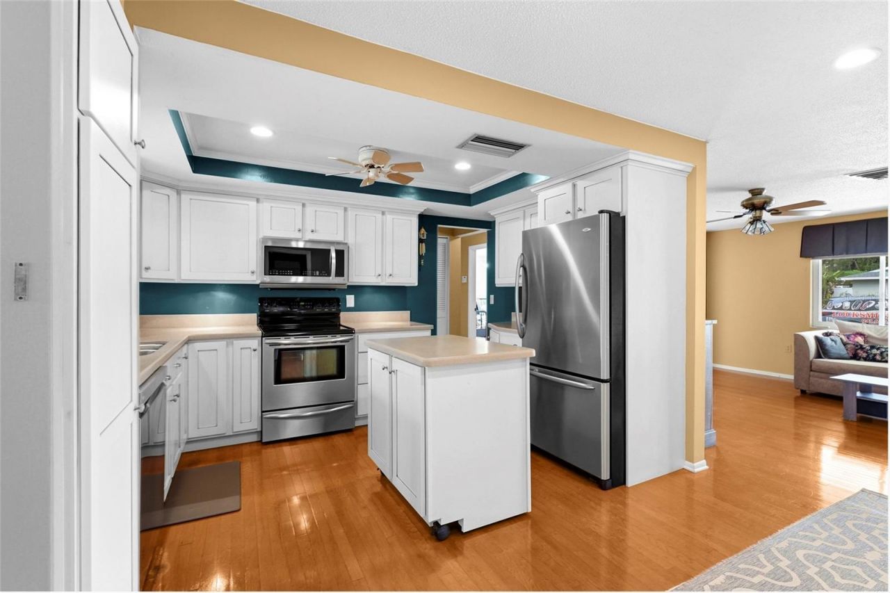 1006 De Leo Drive, Sarasota, FL 34243 Photo