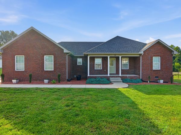 738 Sycamore Dr , Springfield, TN 37172
