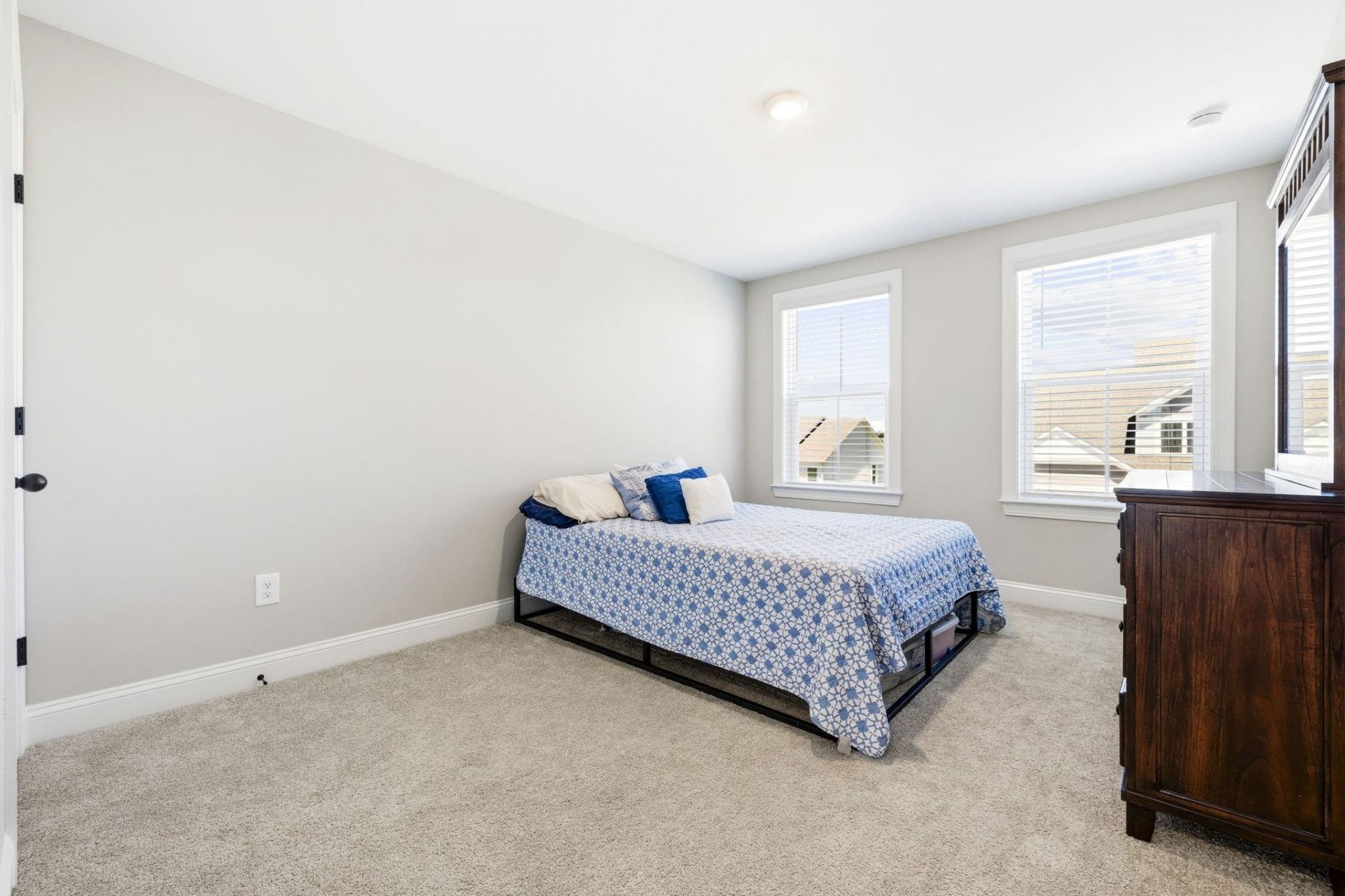 376 Mikita Dr. Photo 45