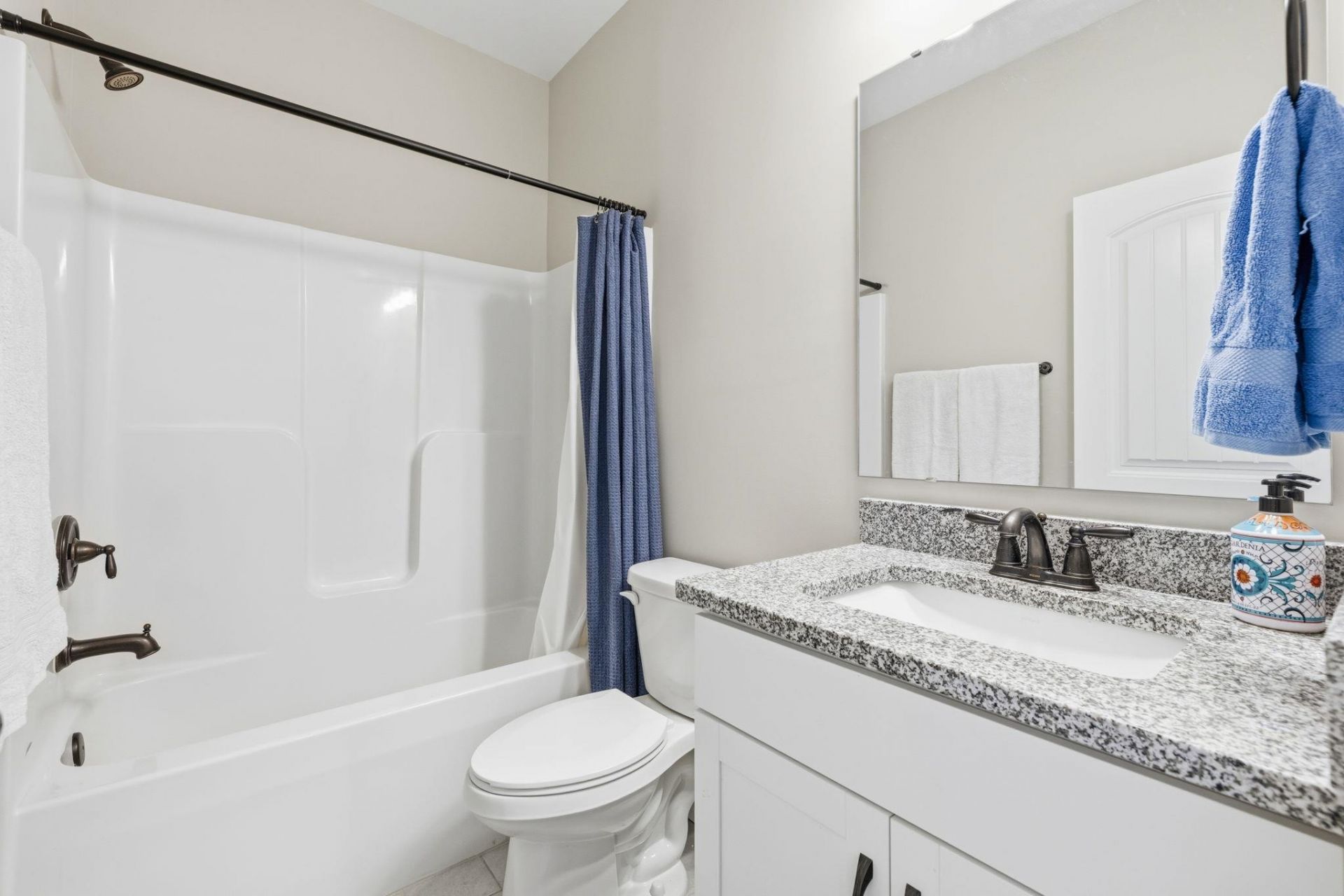 376 Mikita Dr. Photo 6
