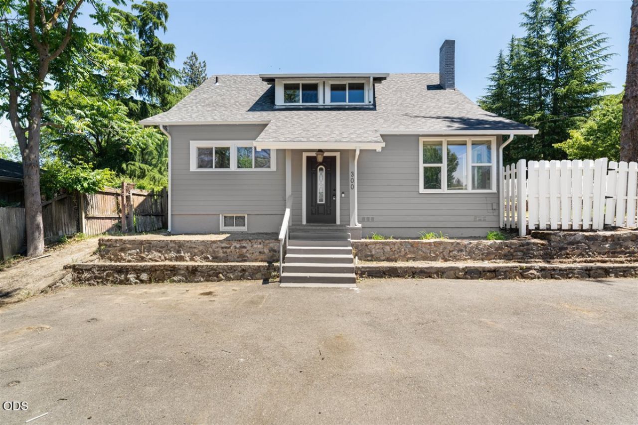 300 Sunrise Avenue, Medford, OR 97504 Main Photo