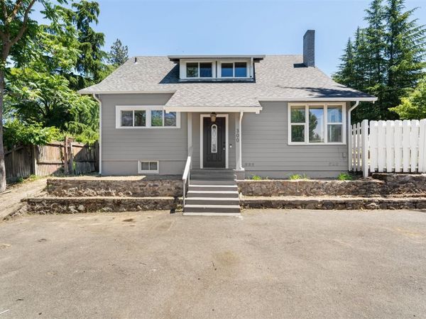 300 Sunrise Avenue, Medford, OR 97504