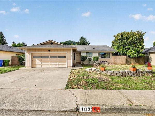102 Hickory Drive, Rogue River, OR 97537