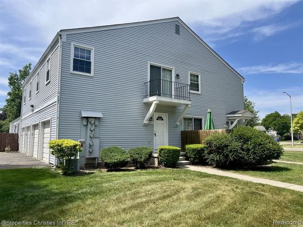 23672 N Rockledge, Novi, MI 48375