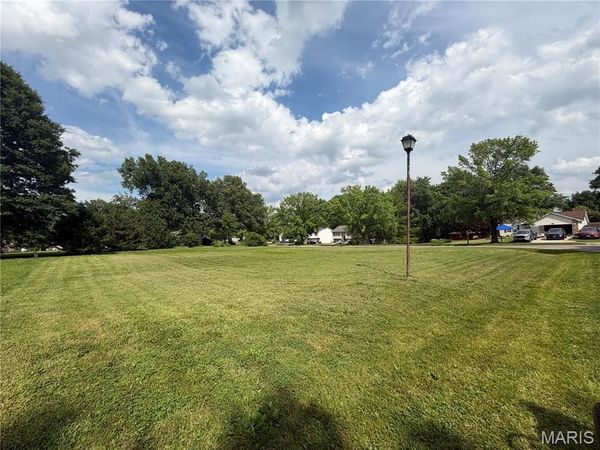 157 Holiday Drive, Edwardsville, IL 62025