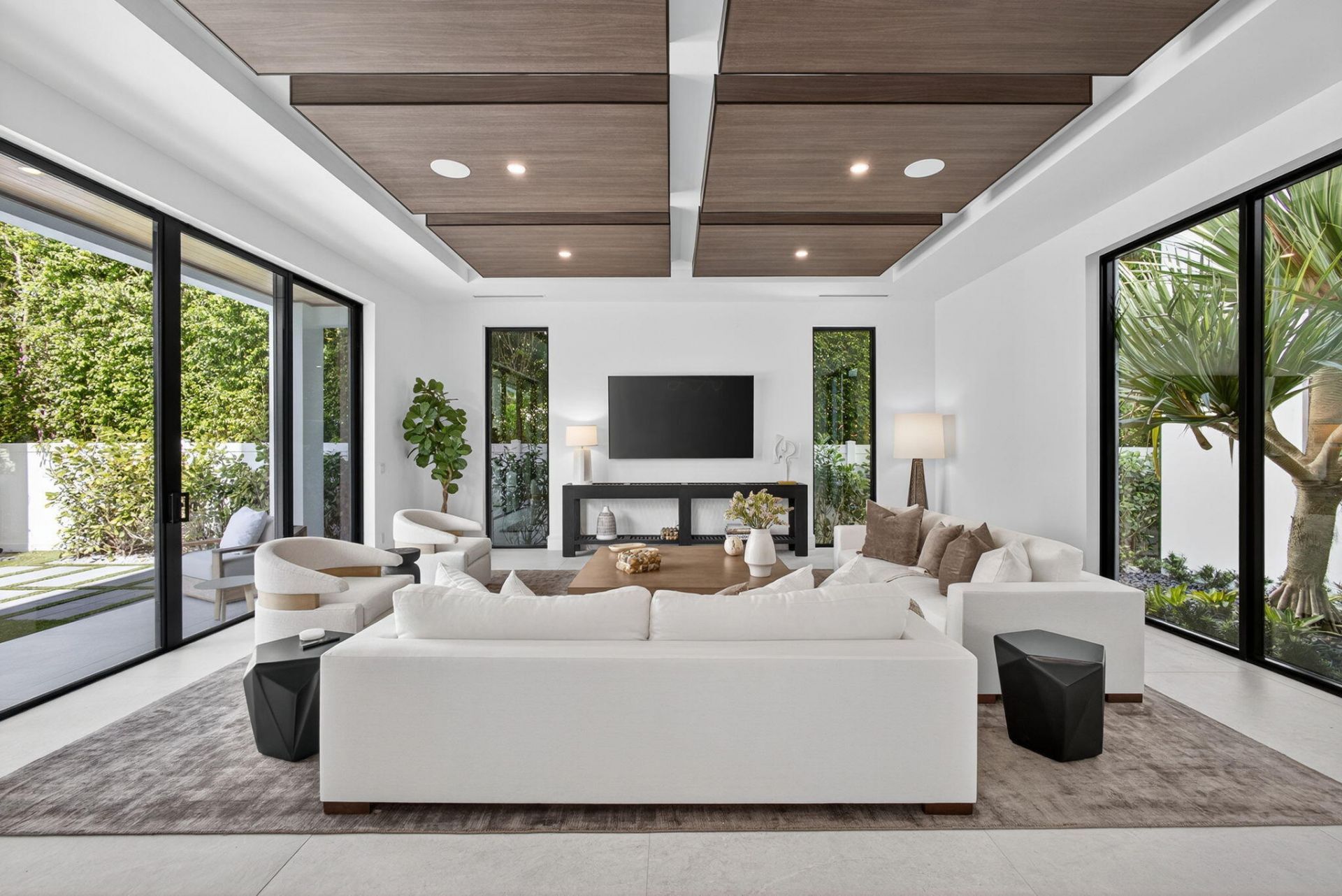 123 Murray Road, West Palm Beach, FL 33405 Photo