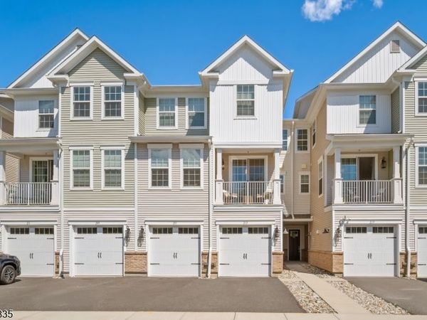 215 Park Ln, Dunellen, NJ 08812