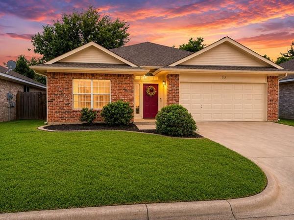 313 Texas Drive , Lake Dallas, TX 75065