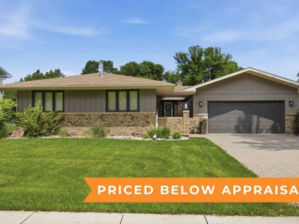 86 35th Avenue NE, Fargo, ND 58102
