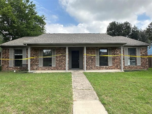 411 Creekmeadow Lane, Lewisville, TX 75067