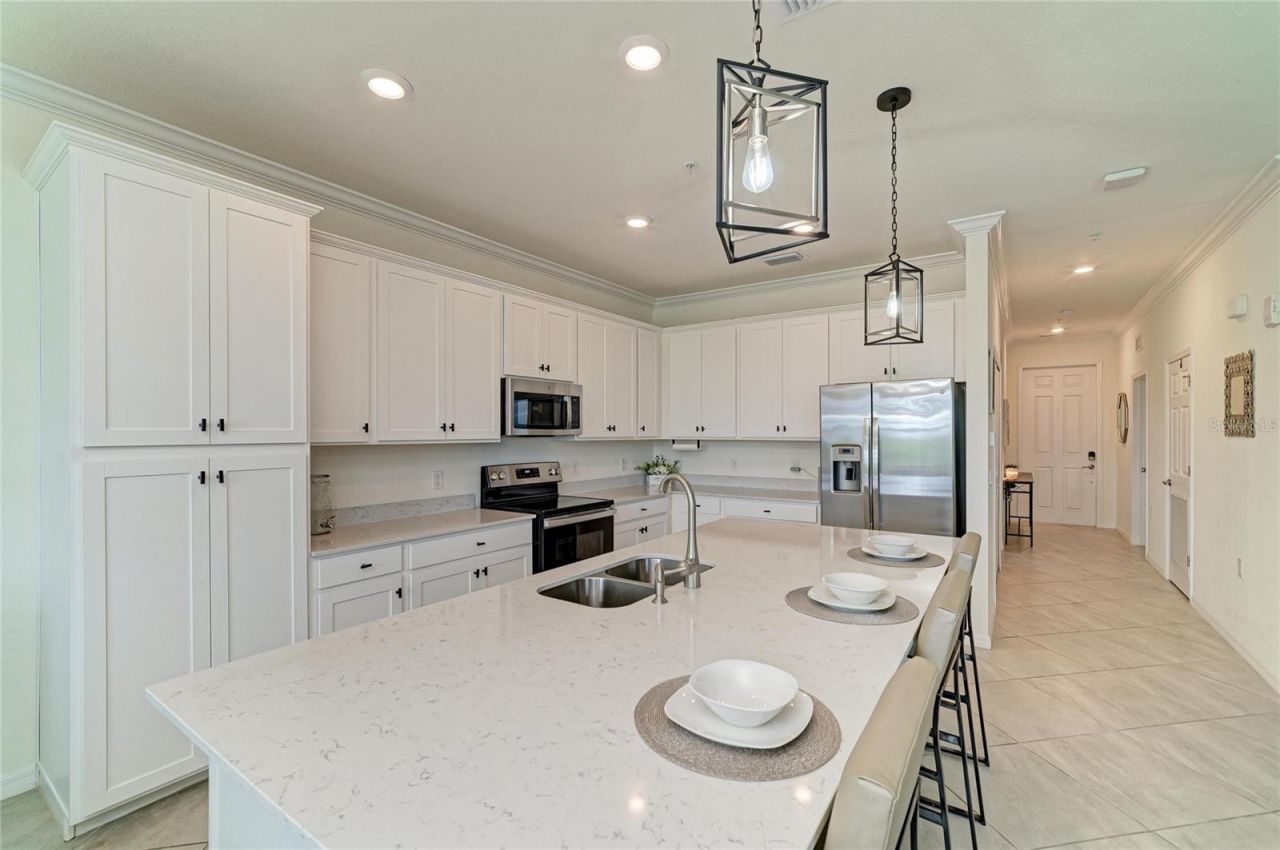 17724 Gawthrop Drive, Unit 401, Lakewood Ranch, FL 34211 Photo