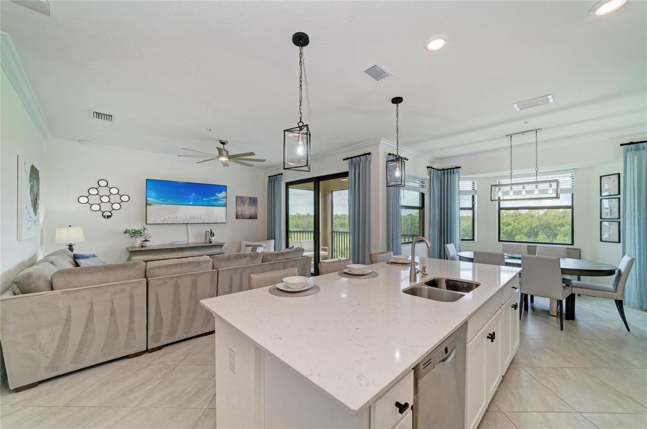 17724 Gawthrop Drive, Unit 401, Lakewood Ranch, FL 34211 Photo