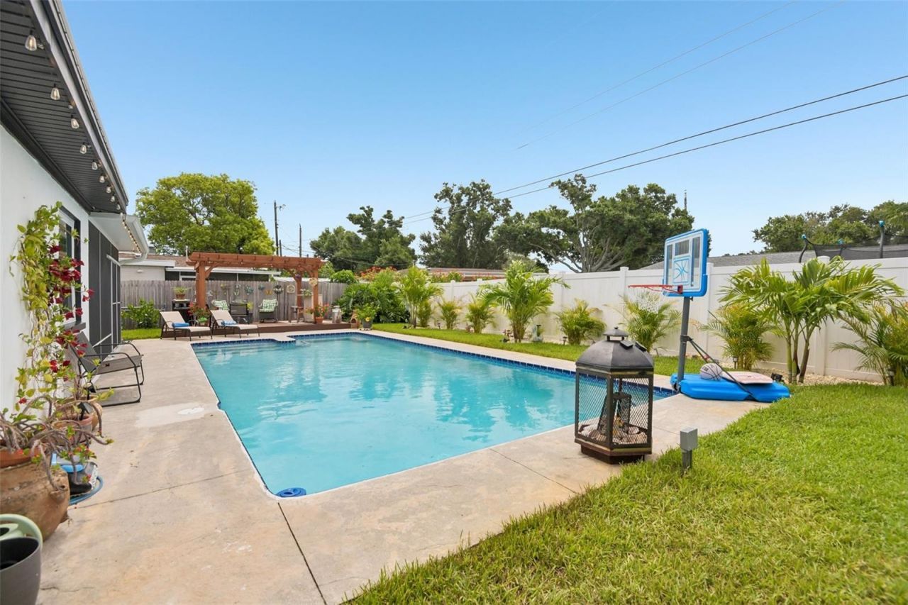 5520 24th Terrace N, Saint Petersburg, FL 33710 Photo