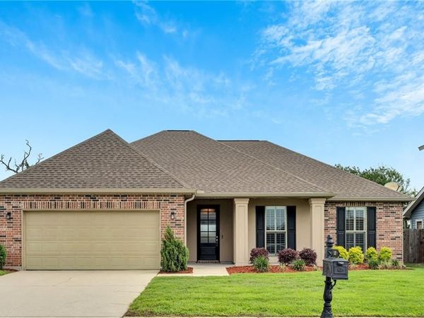 113 LAKE CATHERINE Drive , Luling, LA 70070