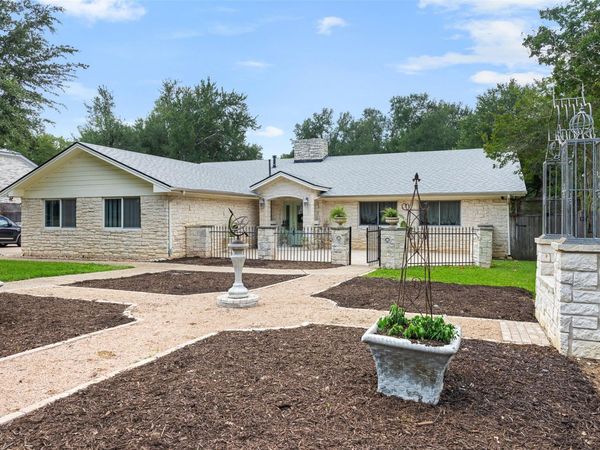 1102 N F Ave , Elgin, TX 78621