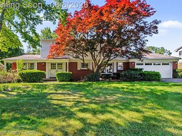 5535 Pembury Lane, West Bloomfield Twp, MI 48322