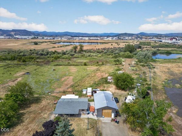1745 E Gregory, Central Point, OR 97502