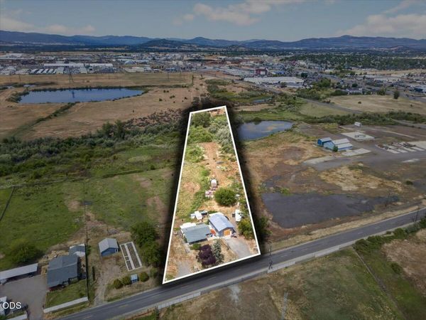 1745 E Gregory, Central Point, OR 97502