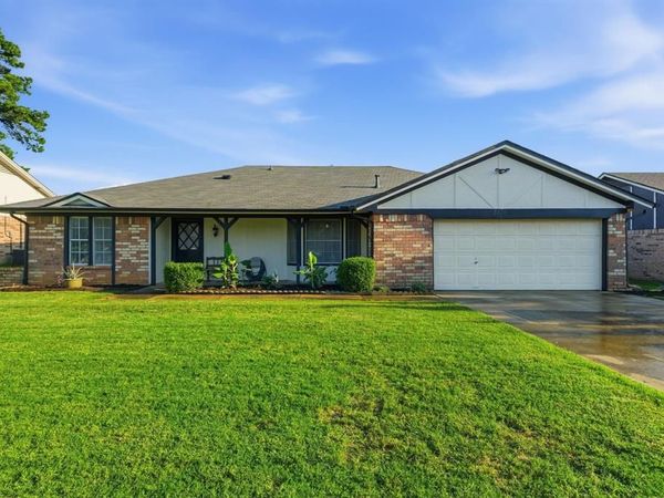 8516 Crestview Drive, North Richland Hills, TX 76182