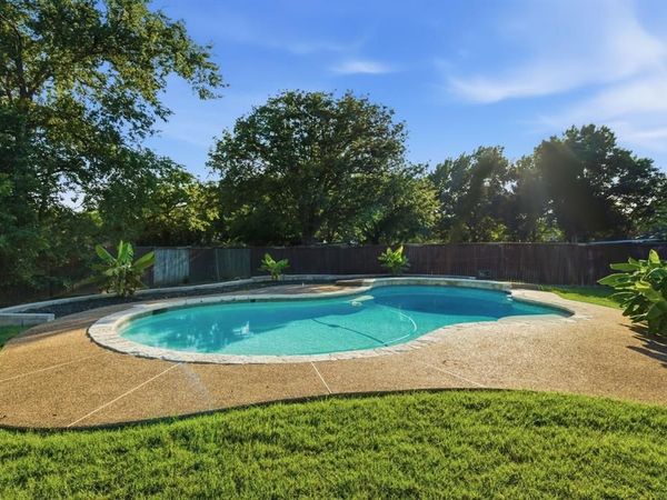 8516 Crestview Drive, North Richland Hills, TX 76182