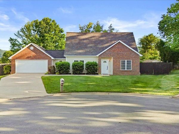 11 Mannington Court, Johnson City, TN 37604