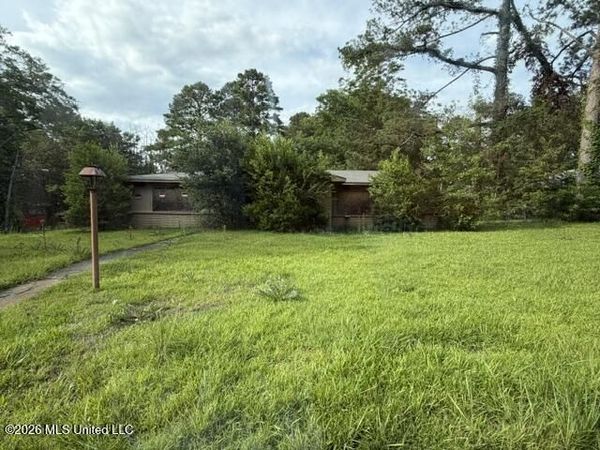 1126 Garden Park Drive, Jackson, MS 39204