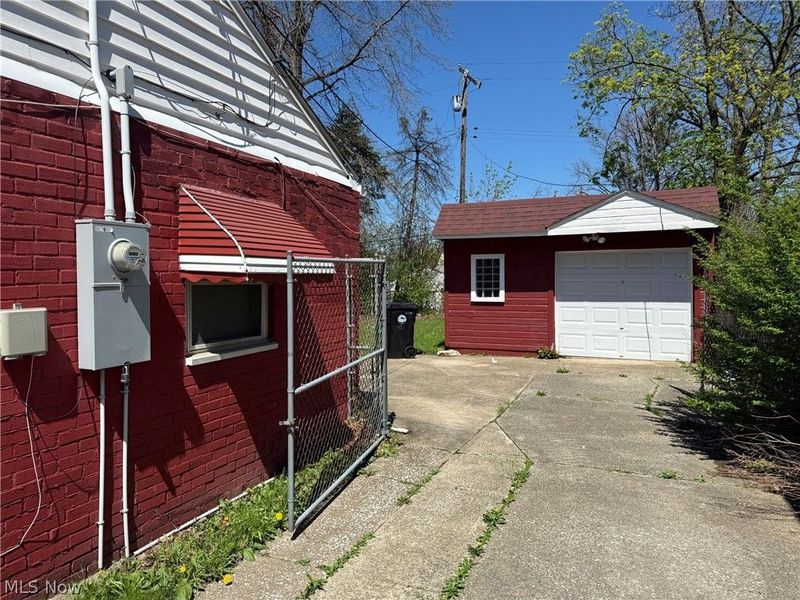 15615 Lotus Drive, Cleveland, OH 44128 Photo 8