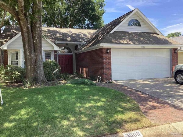 3500 Silvertree Ln, Pensacola, FL 32504