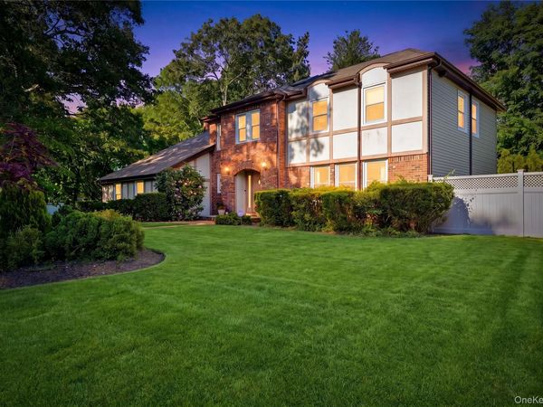 10 Weatherstone Way , Smithtown, NY 11787