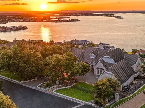 105 Dalton CIR, Horseshoe Bay, TX 78657