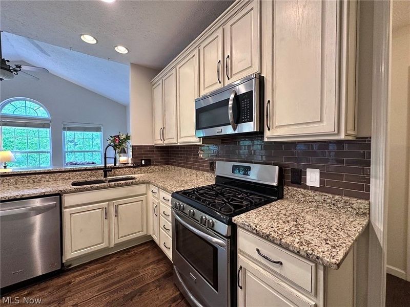 887 Willow Creek Drive , Fairlawn, OH 44333 Photo 6