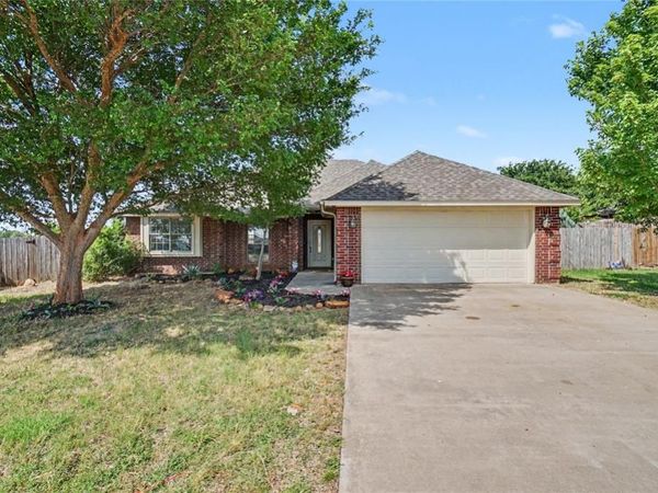 216 NW Cherry Avenue, Cache, OK 73527