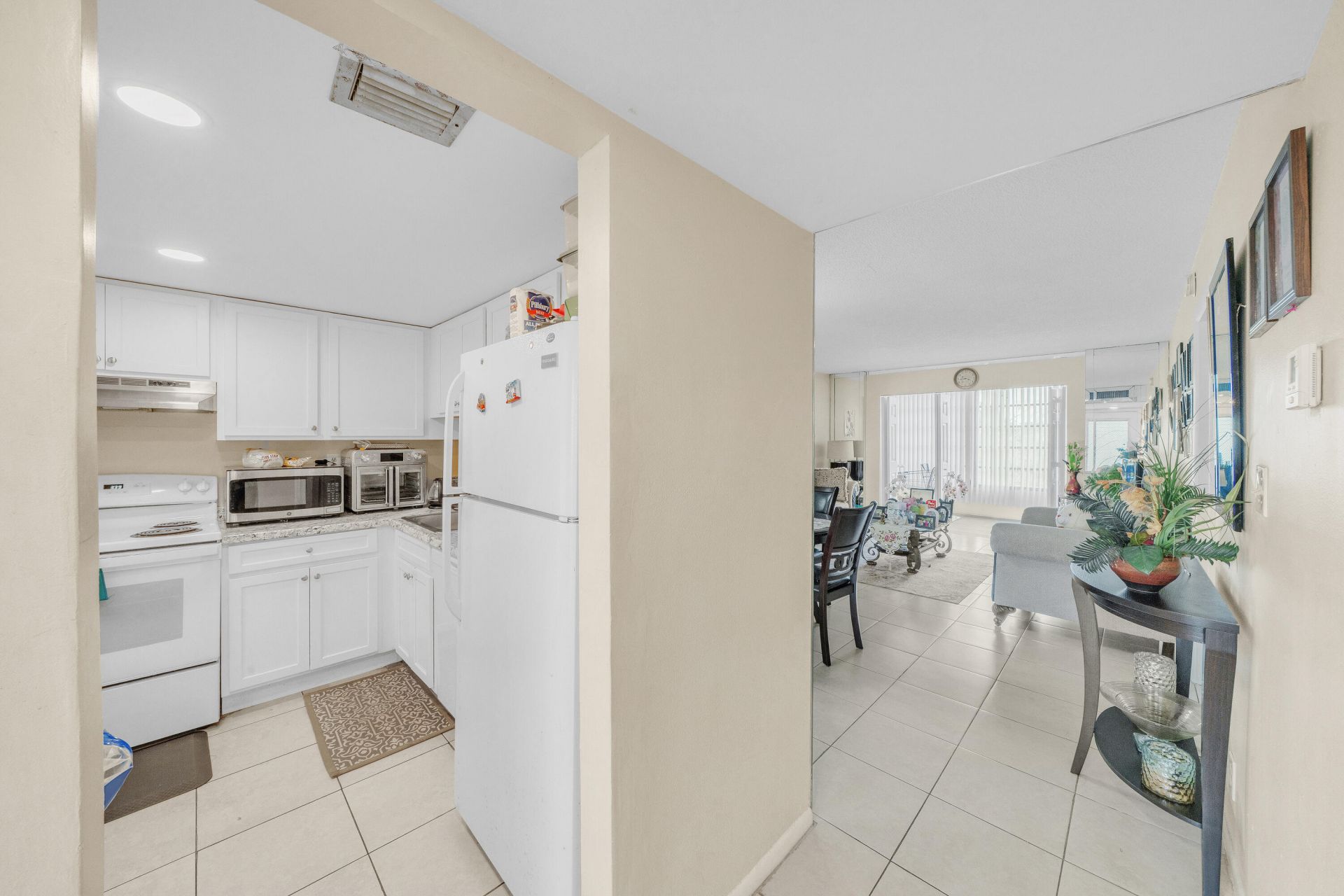3001 NW 48th Avenue, Unit 439, Lauderdale Lakes, FL 33313 Photo