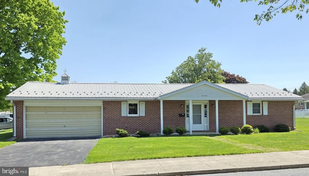 17 Oaklawn Boulevard , Ephrata, PA 17522 Main Photo