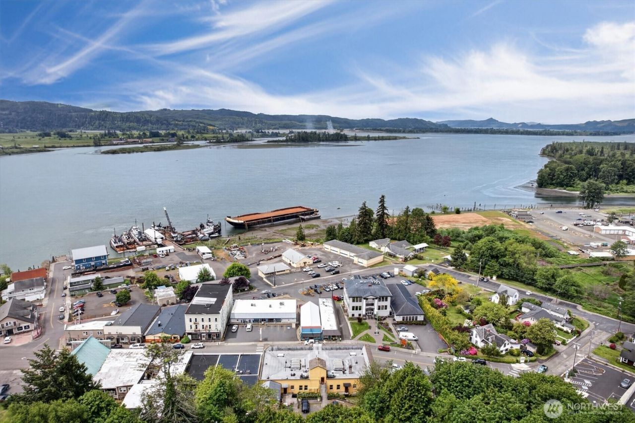 69 Main Street , Cathlamet, WA 98612