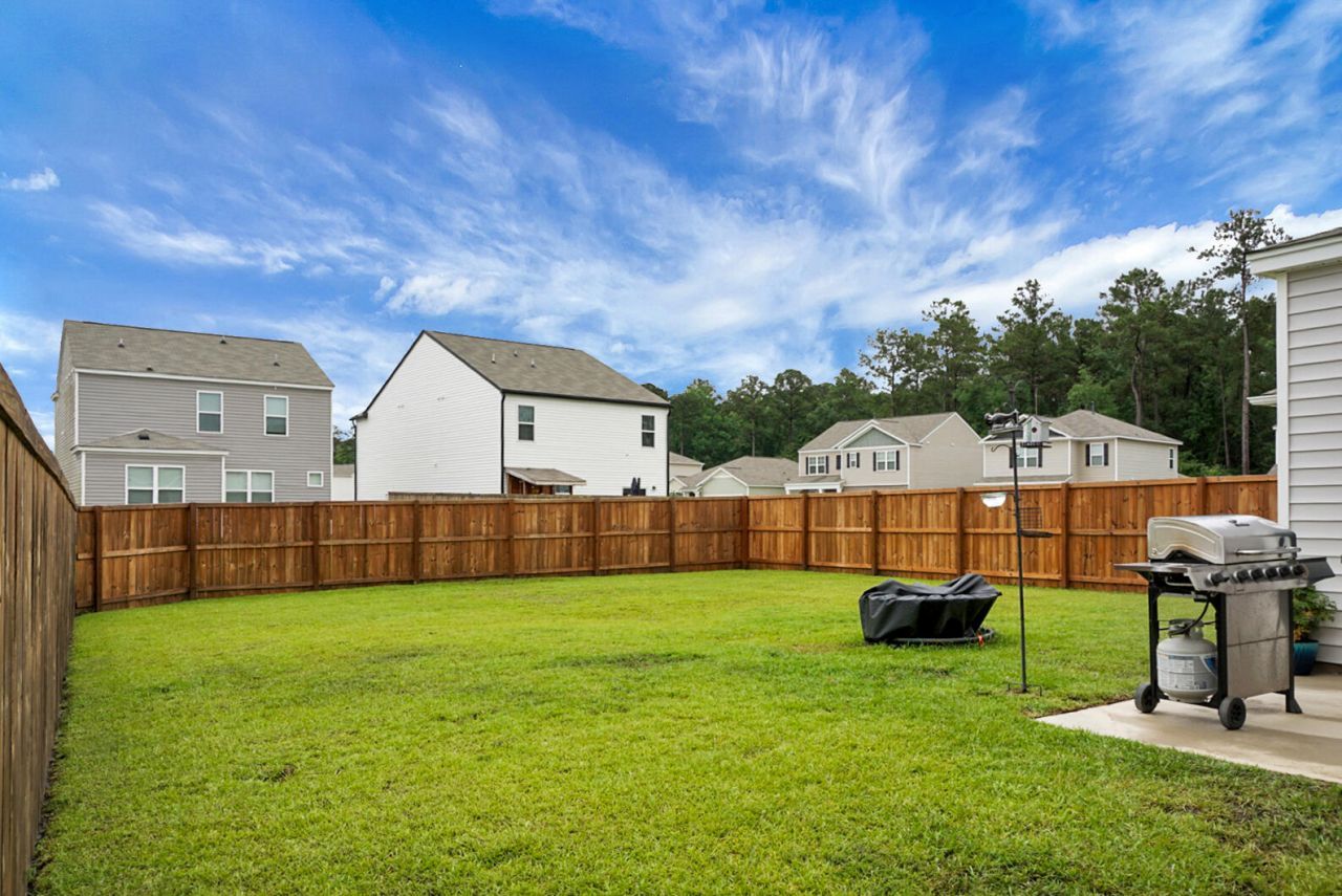 402 Eastern Pine Drive Photo 31