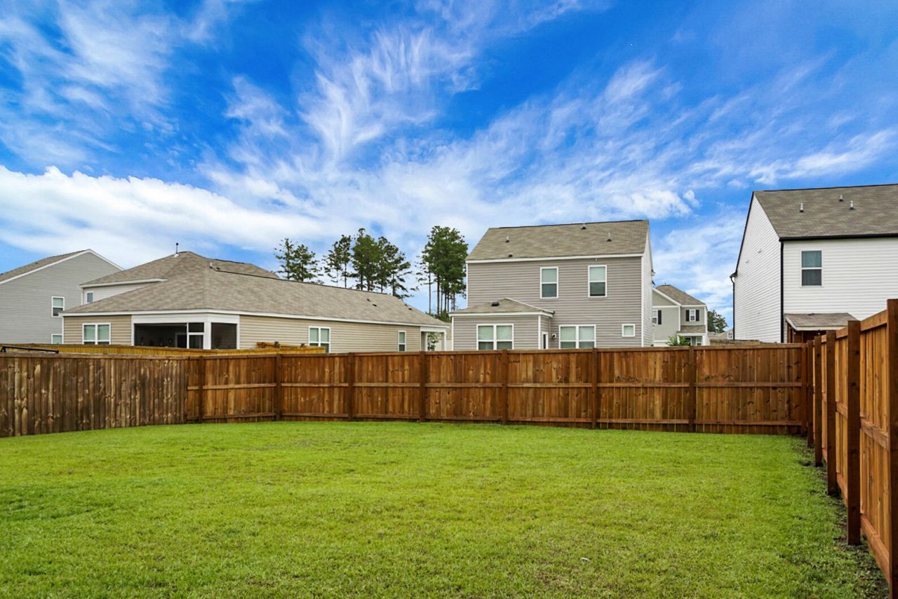 402 Eastern Pine Drive Photo 32