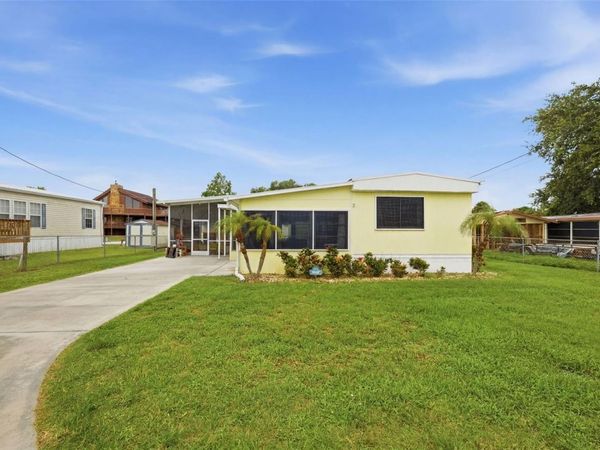 1056 BLUE HERON LANE , MOORE HAVEN, FL 33471