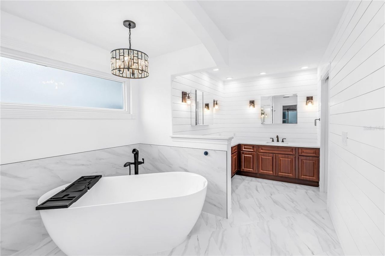 12399 Oaks Lane, Seminole, FL 33772 Photo