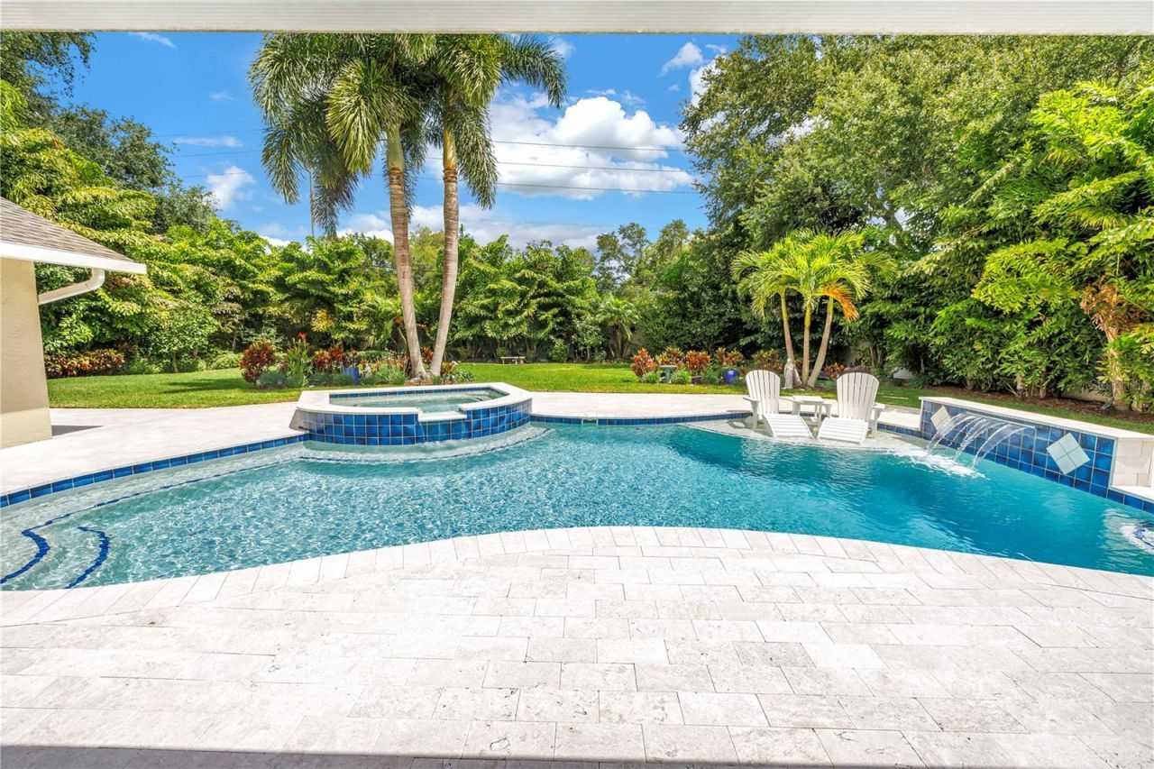 12399 Oaks Lane, Seminole, FL 33772 Photo