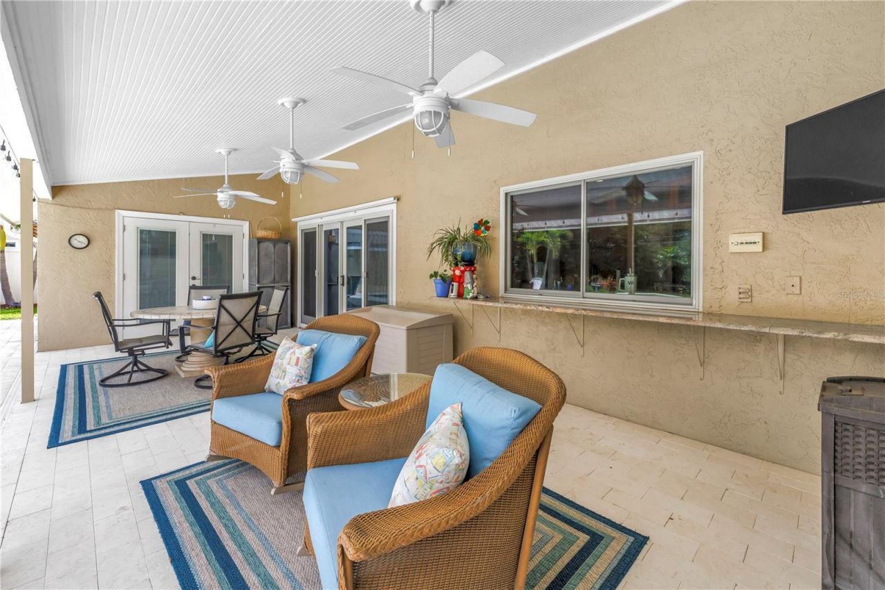 12399 Oaks Lane, Seminole, FL 33772 Photo