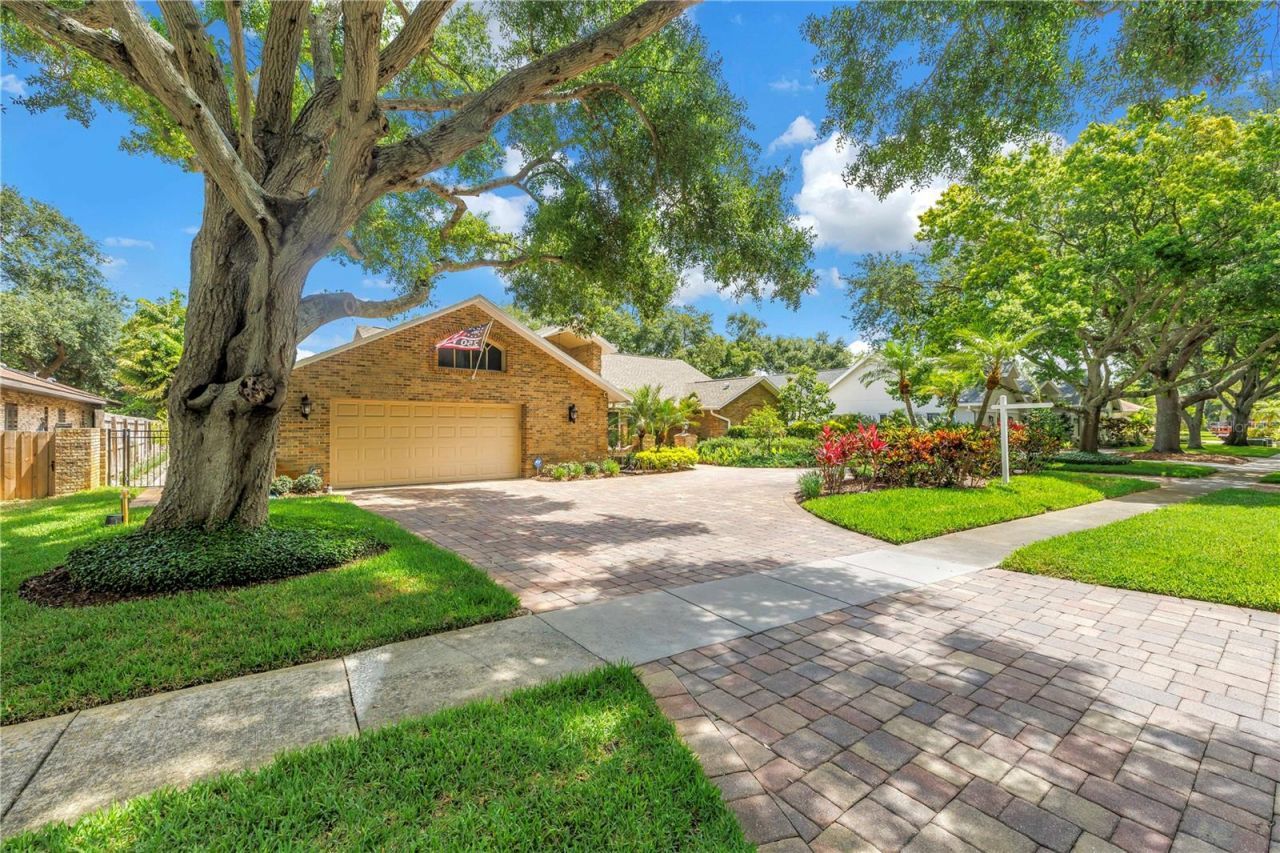 12399 Oaks Lane, Seminole, FL 33772 Photo