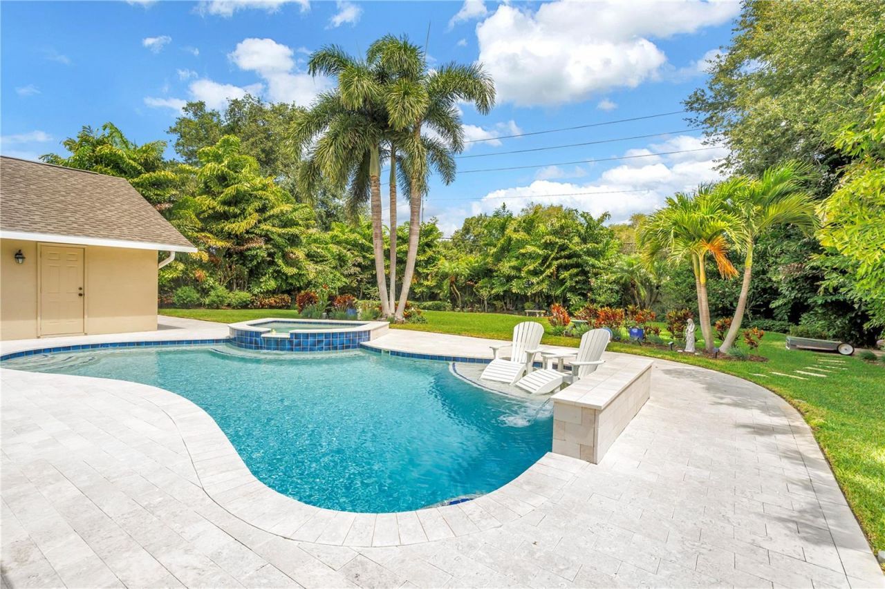 12399 Oaks Lane, Seminole, FL 33772 Photo