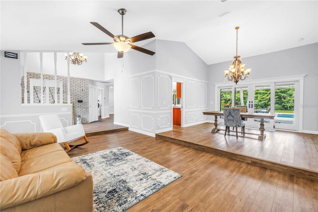 12399 Oaks Lane, Seminole, FL 33772 Photo