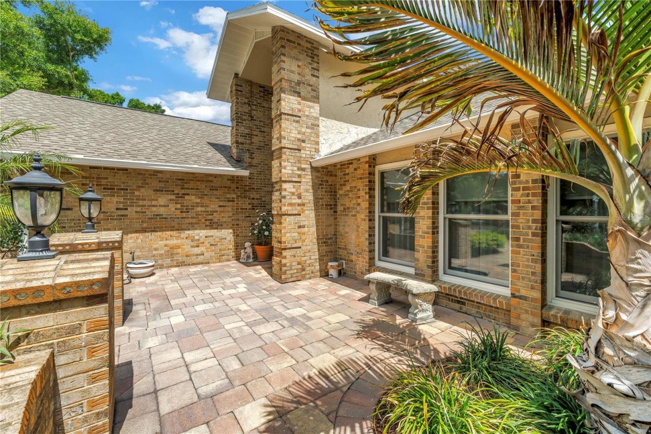 12399 Oaks Lane, Seminole, FL 33772 Photo