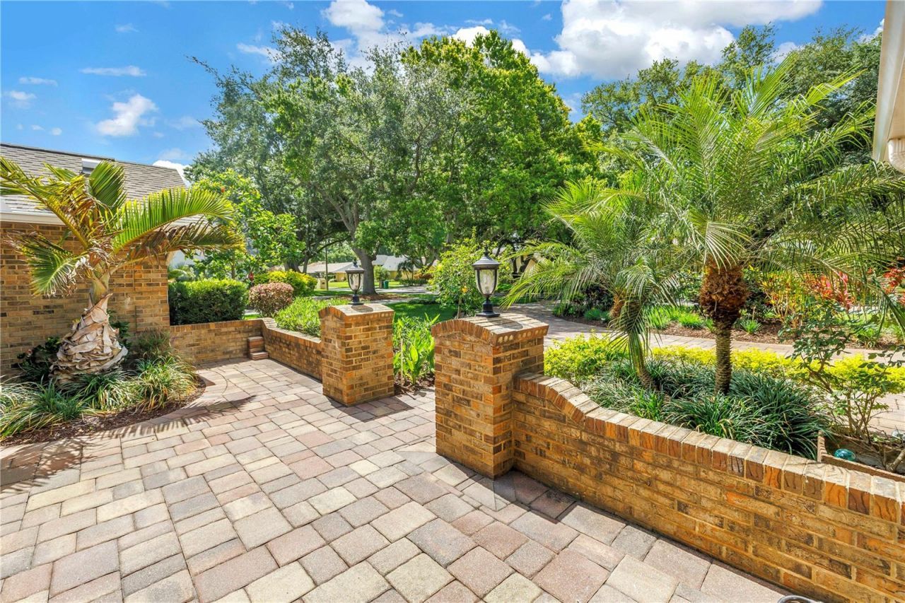 12399 Oaks Lane, Seminole, FL 33772 Photo