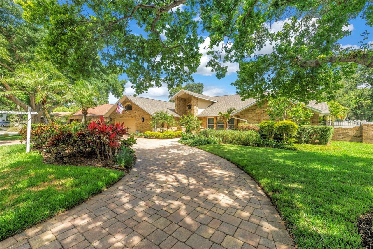 12399 Oaks Lane, Seminole, FL 33772 Photo
